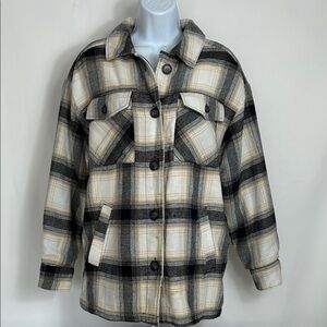 Live Tree Women’s Medium Gray White Black Plaid Lined Shirt Jacket Flannel Top